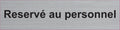 Plaque Réservé au personnel gravée – PVC bicouche aspect aluminium brossé 20 x 5 cm